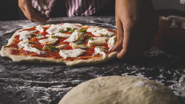  3 метода за подготвяне на неаполитанска пица + 3 вкусни и бързи предписания 