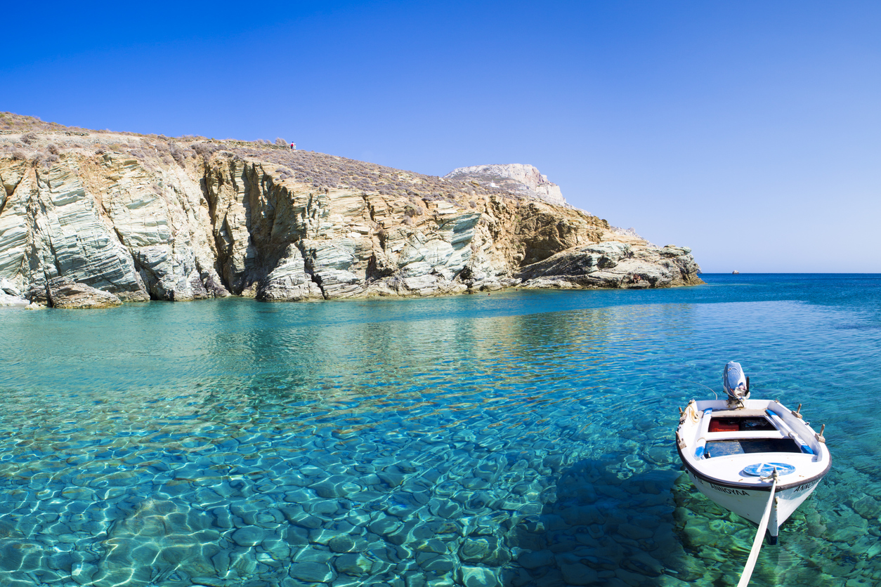 <p>Фолегандрос - Това е малък гръцки остров в Егейско море, който заедно с островите Сикинос, Иос, Анафи и Санторини съставлява южната част на Цикладските острови.</p>