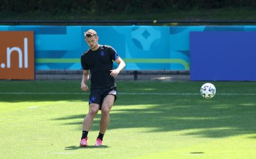 Защитникът на Нидерландия Матайс де Лихт се завръща в титулярния