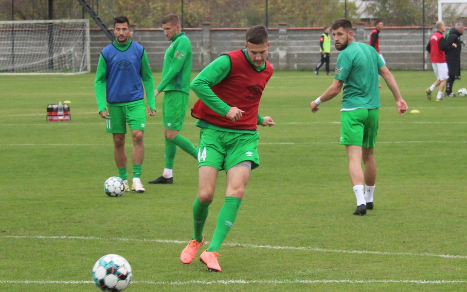 Конър Хендерсън удължи договора си с Пирин Благоевград за още