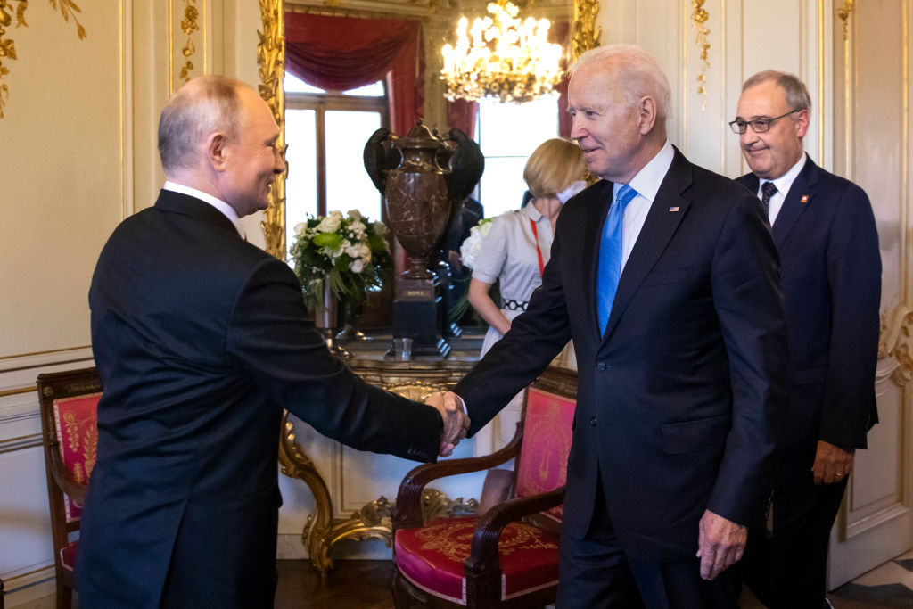 <p>Джо Байдън и Владимир Путин в Женева</p>