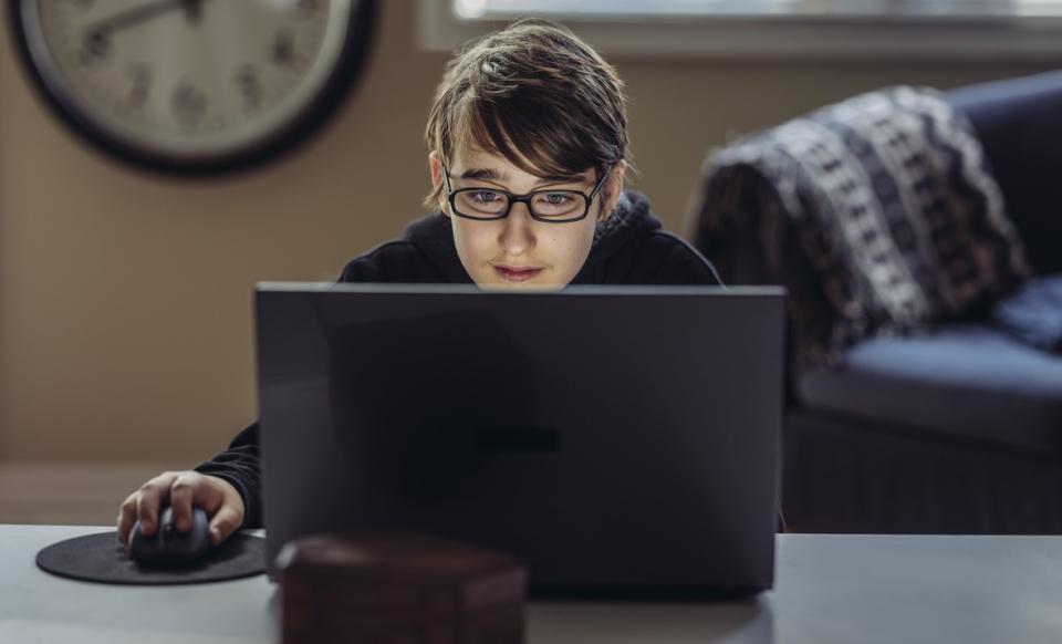 дете тийнейджър порно секс интернет компютър