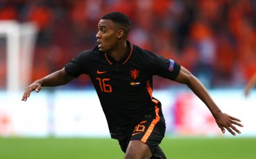 Полузащитникът на Нидерландия Райън Гравенберг бе развълнуван след победата с