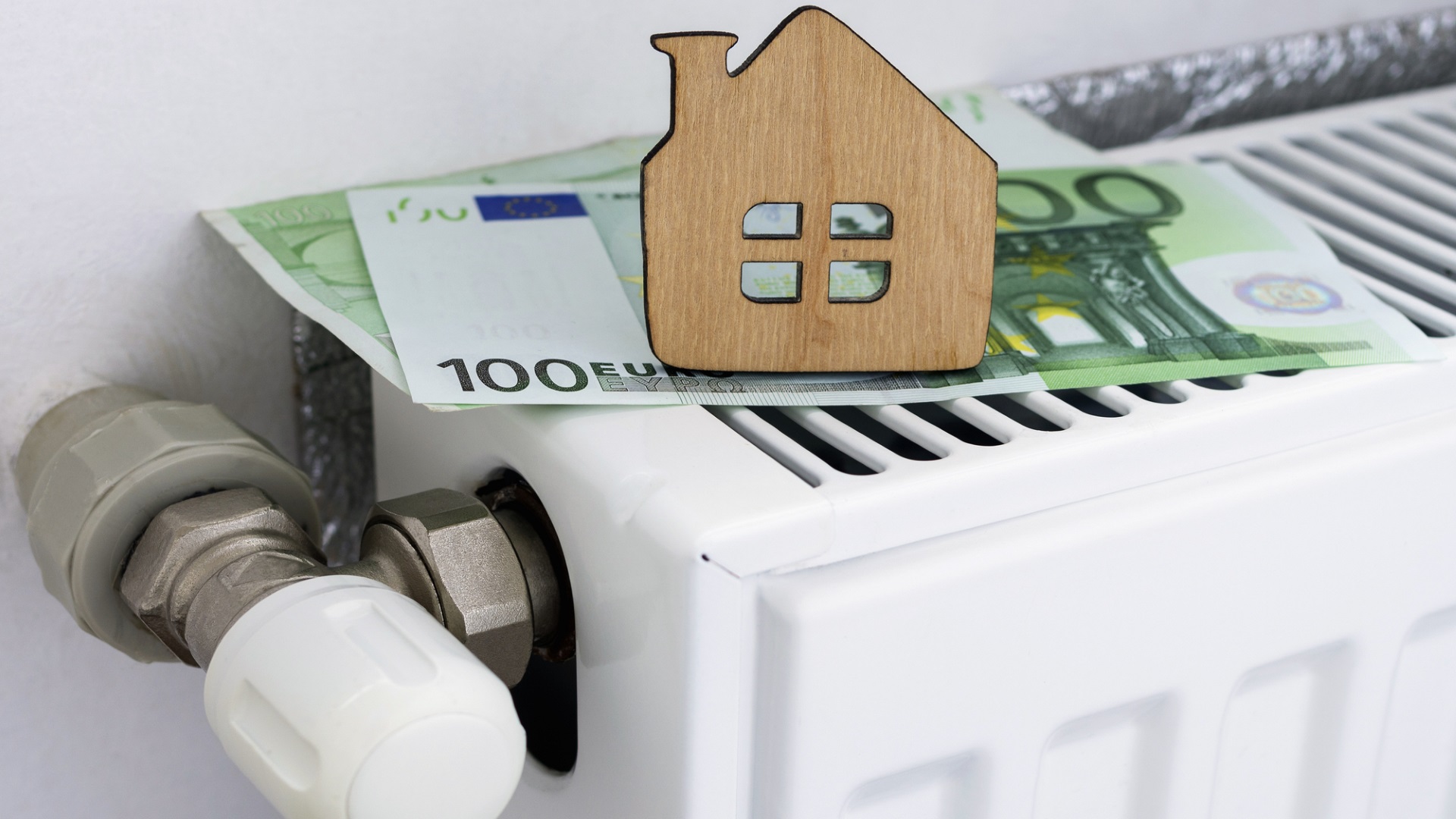 Към края на август са подадени З06 343 заявления за