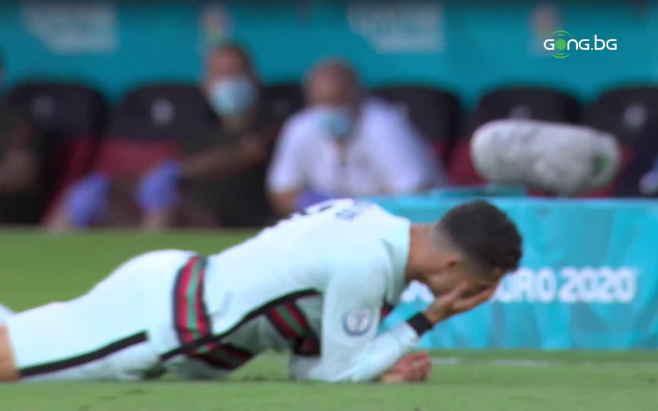 Суперзвездата на Португалия Кристиано Роналдо получи много тежък удар в