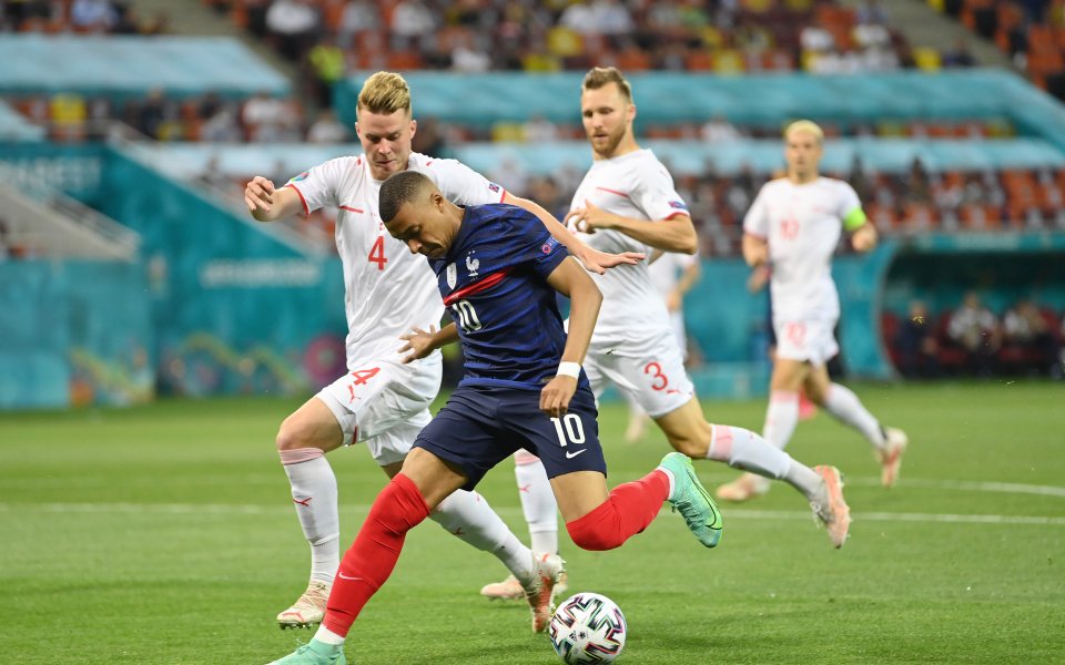 Франция и Швейцария играят при резултат 0:1 в 1/8-финален сблъсък