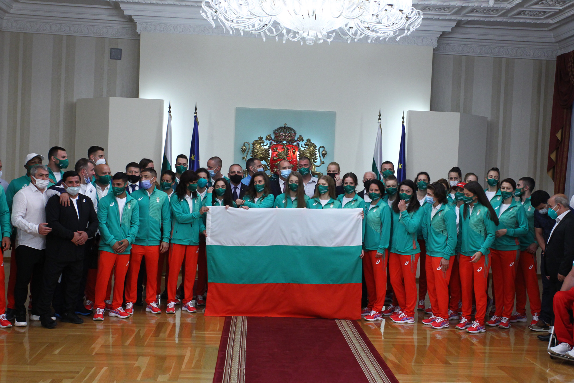 <p>Президентът връчи българския флаг на българските олимпийци</p>
