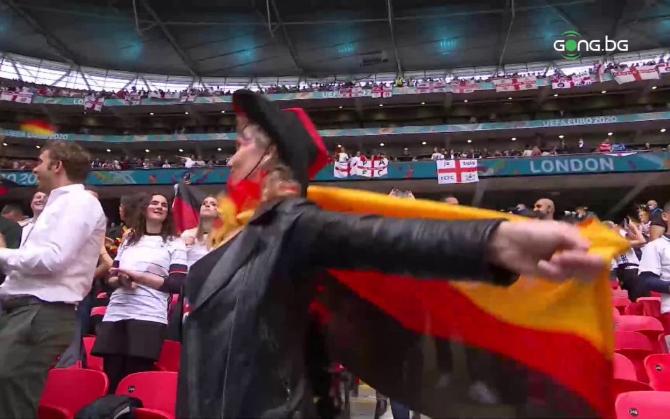 Вижте атмосферата преди старта на 1/8-финалния двубой между Англия и