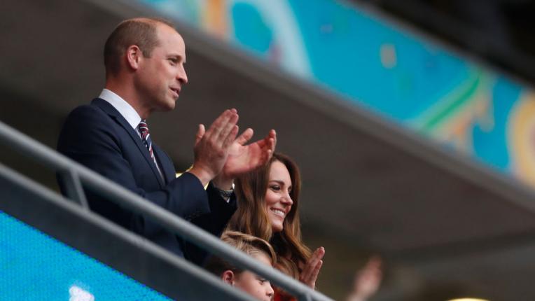UEFA EURO 2020: Кейт Мидълтън, принц Уилям и принц Джордж ръкопляскат от ложата на 