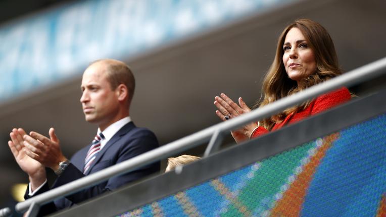  UEFA EURO 2020: Кейт Мидълтън, принц Уилям и принц Джордж ръкопляскат от ложата на 