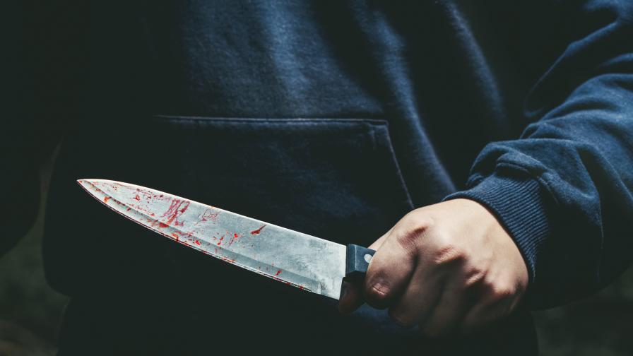 Жена атакува своите гости с нож, обидили я, че домът ѝ е мръсен