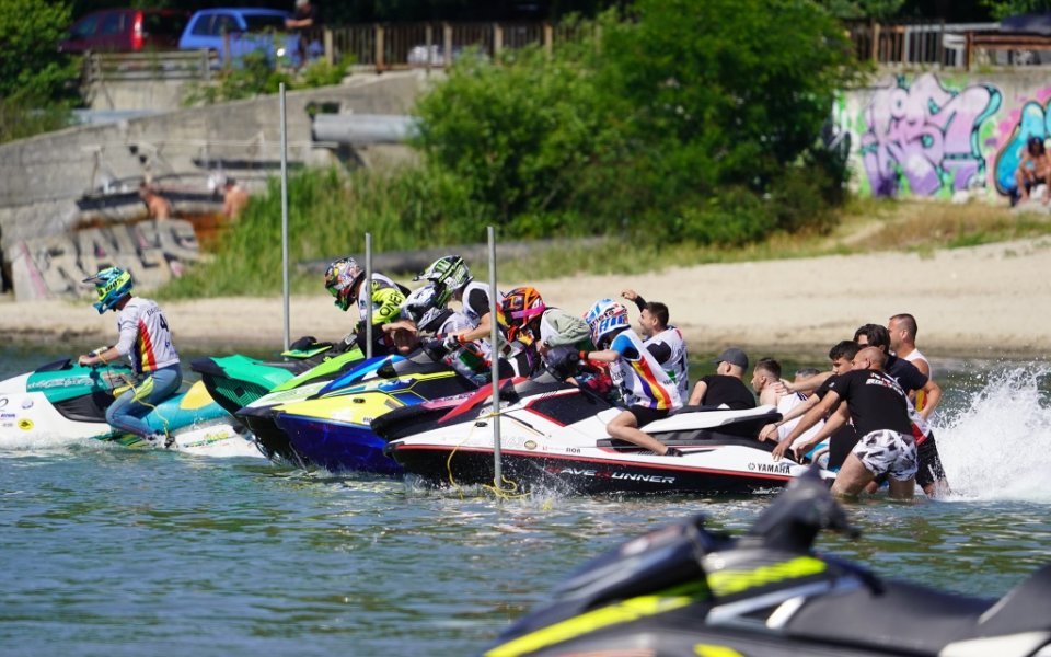 След успешния старт на джет шампионата във Варна, Бургас е