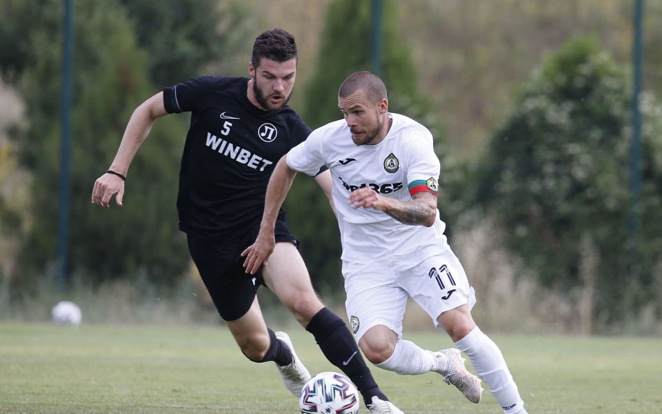 Отборите на Славия и Локомотив Пловдив откриват неделната програма на