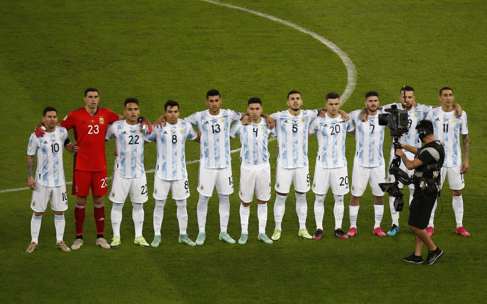 Вратарят на Астън Вила Емилиано Мартинес и дуото от Тотнъм