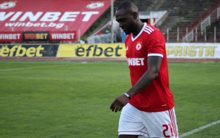 Юга под въпрос за дербито с Левски, Жеферсон до последно виси за Рома