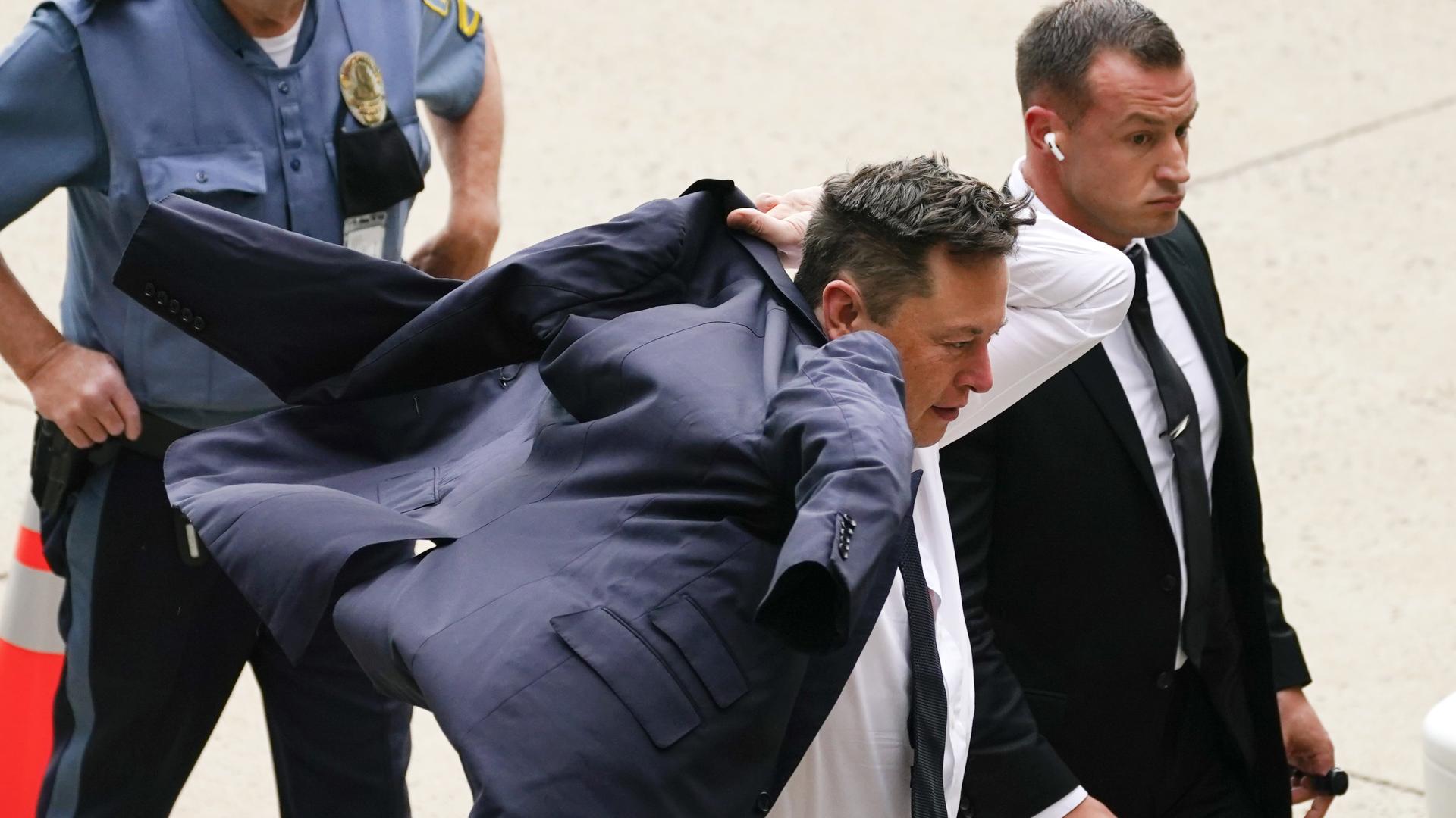 Правителствените агенции и служби на САЩ са проследявали посещенията на