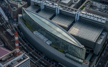 Токио Интърнешънъл форум многофункционален център съставен от 8 главни зали