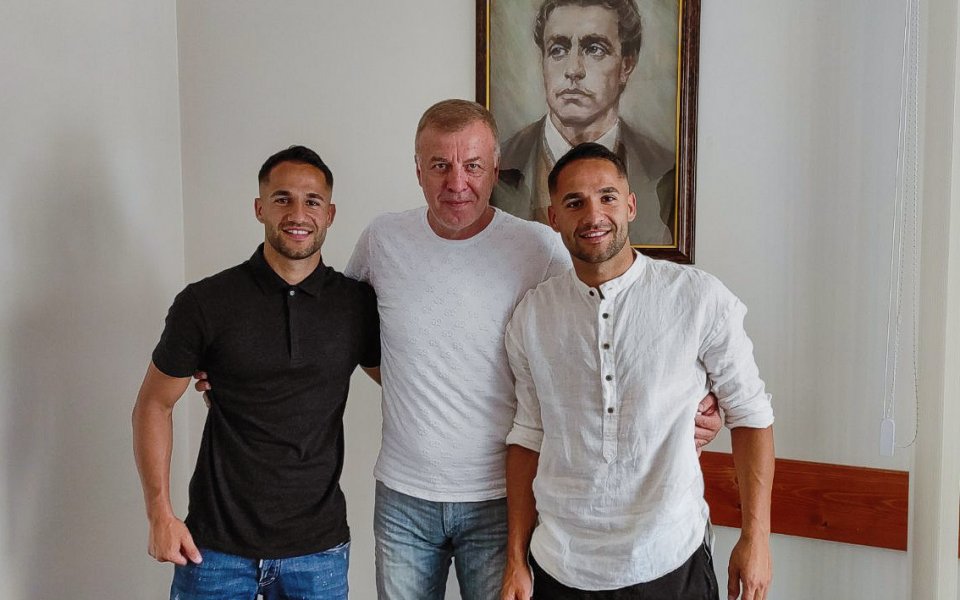 Борислав и Радослав Цоневи продължиха договорите си с Левски за