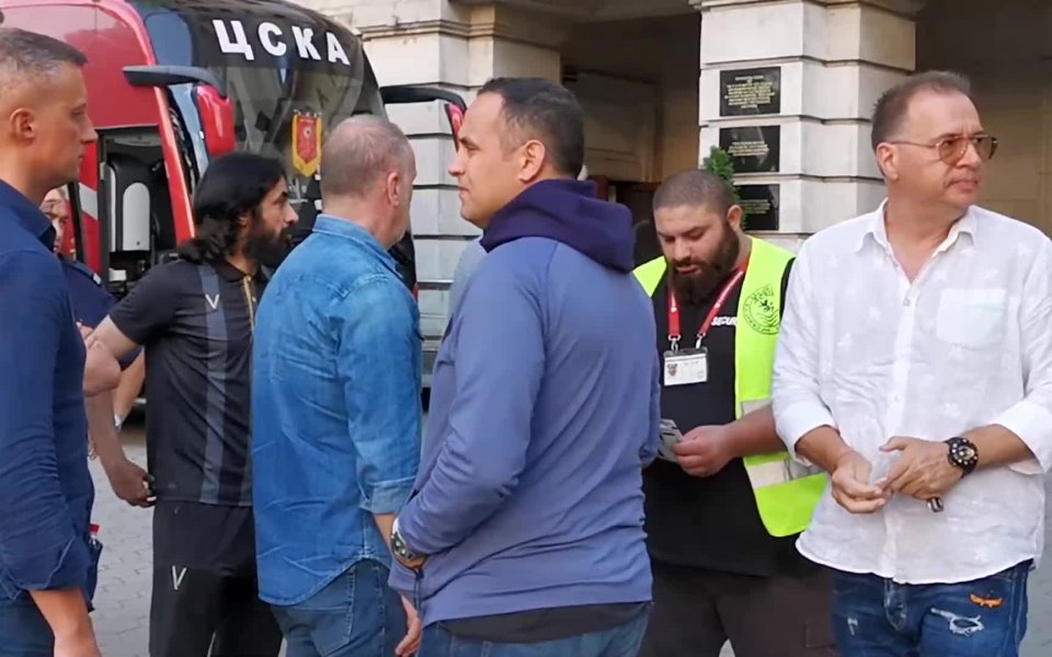 Бившият селекционер на Бразилия Мано Менезес ще наблюдава финала за