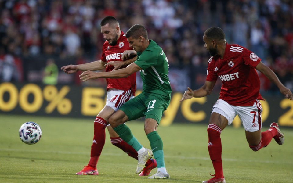 Отборите на Лудогорец и ЦСКА играят при в дербито на