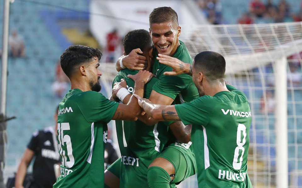 В 49-ата минута след грешка на Бусато, който се опита