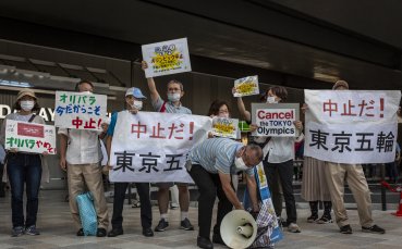 Два мащабни протеста се проведоха днес в японската столица няколко