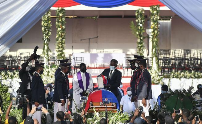 Две седмици по-късно погребаха президента на Хаити Жовенел Моиз