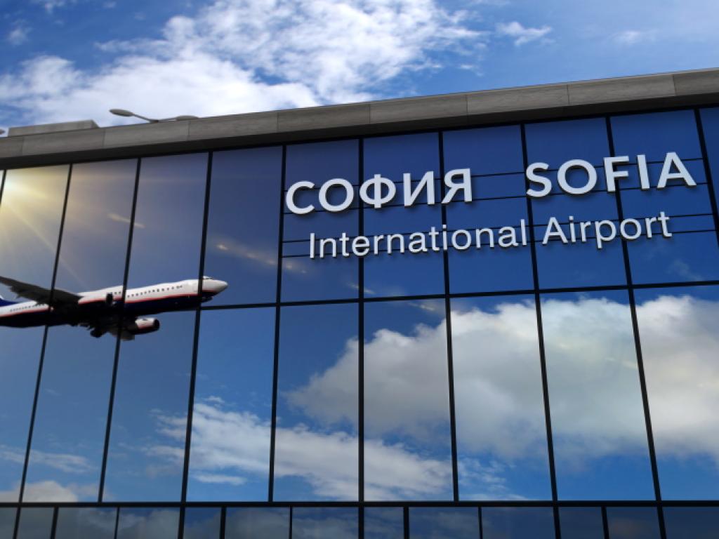 Самолет е кацнал аварийно на Летище София по обяд съобщи По непотвърдена