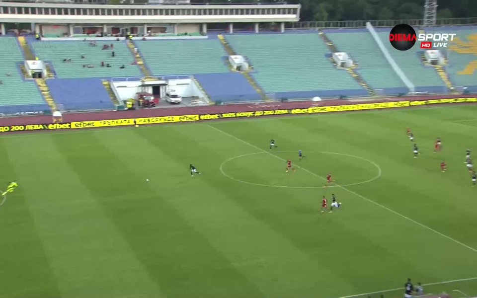 В добавеното време на мача Жорди Кайседо се възползва от