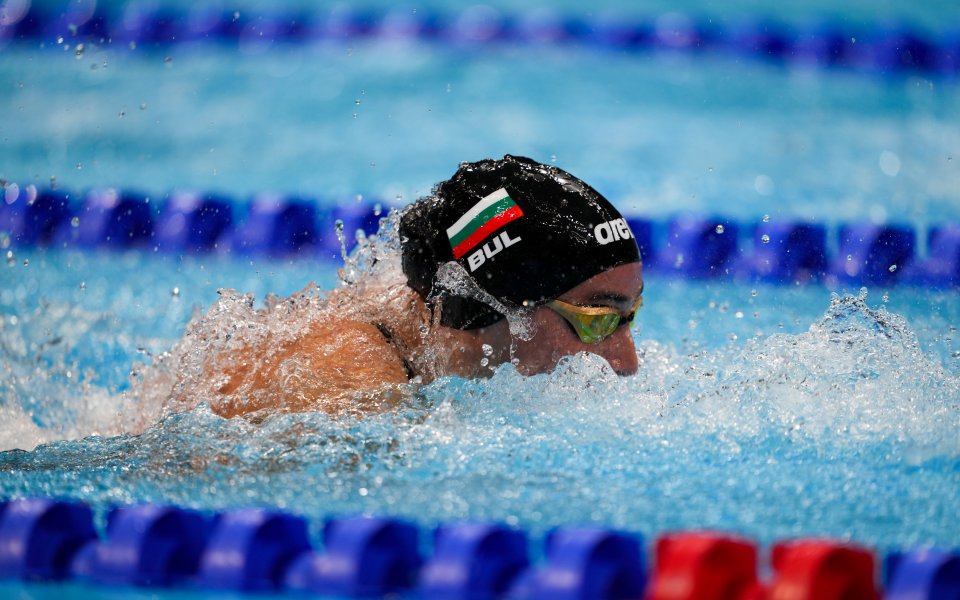 Диана Петкова с най-много златни медали от държавното по плуване