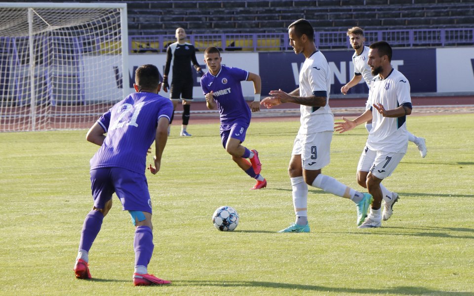 Левски Лом записа втора победа за сезона, след като измъкна