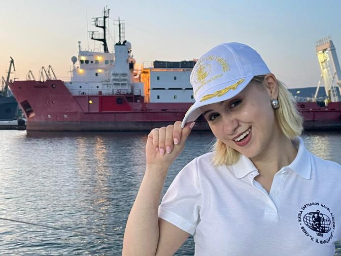 Мария Бакалова стана кръстница на военен кораб
