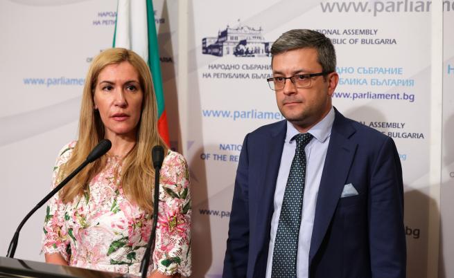  Тома Биков и Николина Ангелкова 