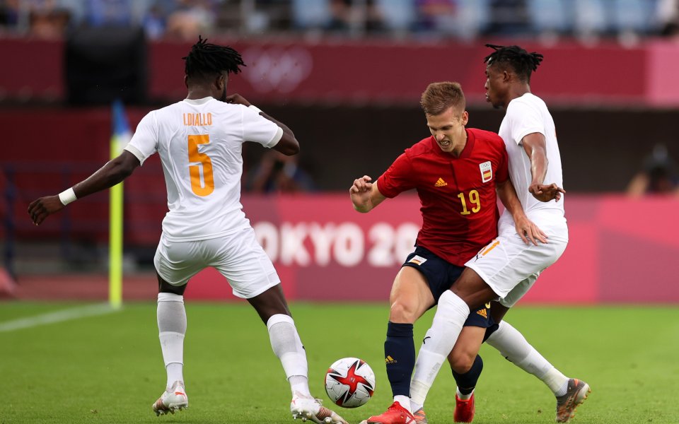 Националните отбори на Испания и Кот д’Ивоар играят при