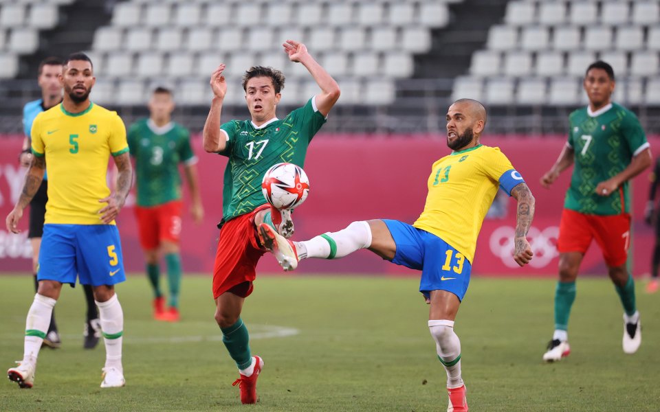 Мексико и Бразилия играят при 0:0 в полуфинален сблъсък от