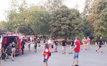 Фенове на ЦСКА обсадиха Националния стадион Васил Левски час и