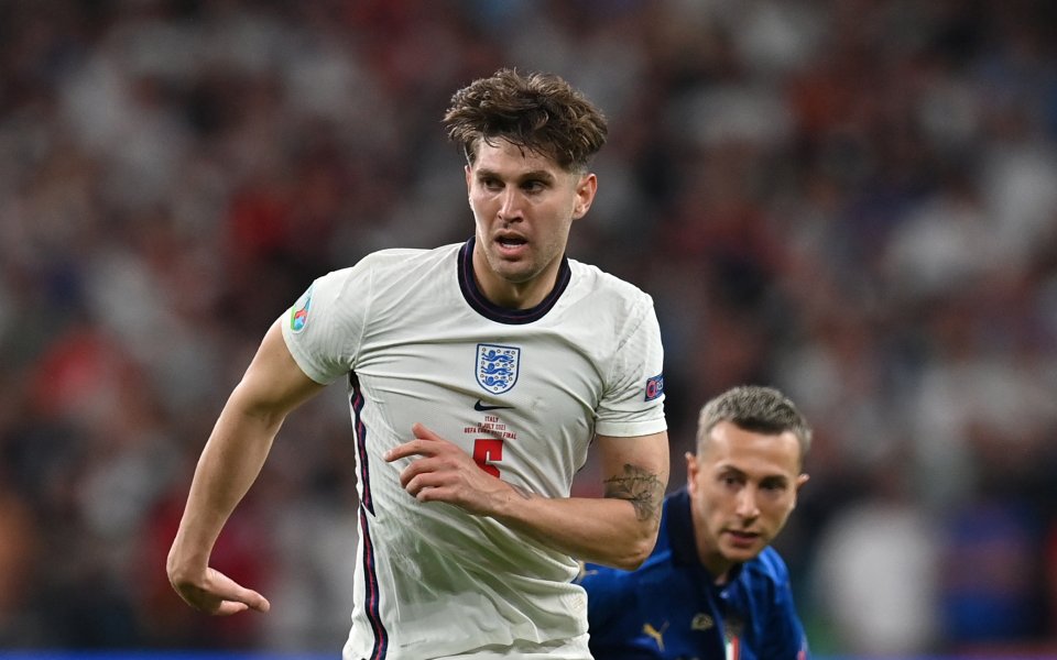 Централният защитник Джон Стоунс е подписал нов дългосрочен договор с