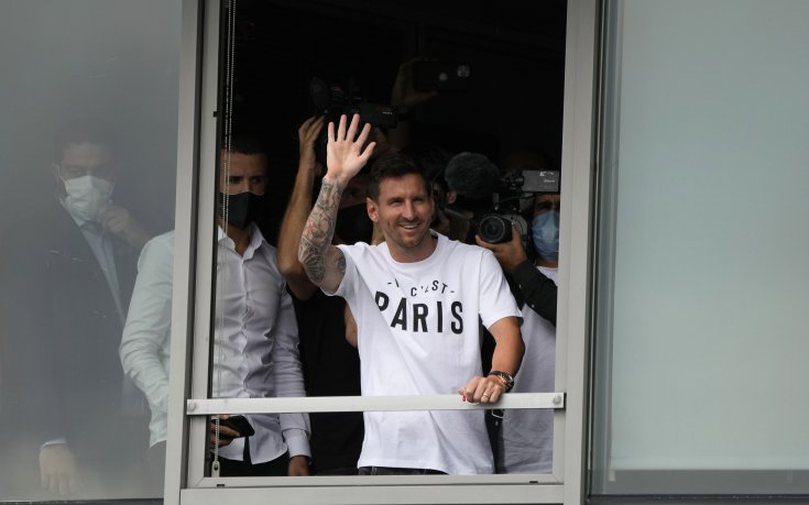 Лионел Меси кацна в Париж и поздрави феновете (снимки + видео)