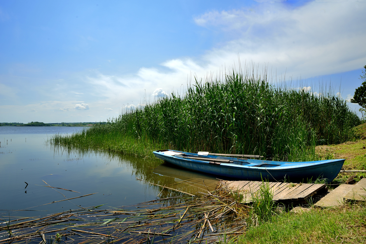 <p><strong>Дуранкулак -&nbsp;</strong>най-северното българско черноморско селище, разположено на 18 км северно от град Шабла и на 6 км. от границата ни с Република Румъния. На югоизток от селото се намира Дуранкулашкото езеро.</p>