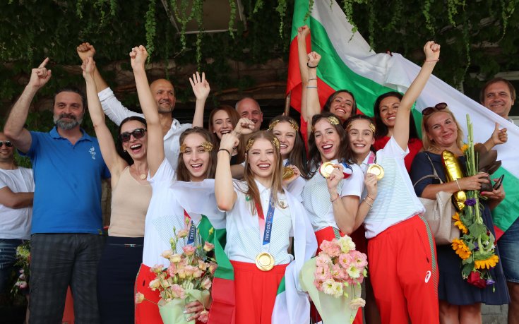 Златните момичета с грандиозен бенефис