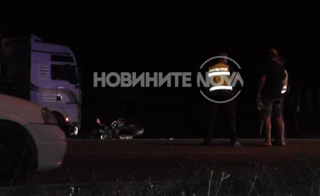 Тежка катастрофа във Враца: Два мотора се врязаха в ТИР, има жертва
