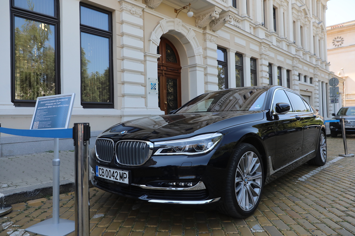 <p>ББР продава луксозното BMW 750 на бившия си директор Стоян Мавродиев</p>