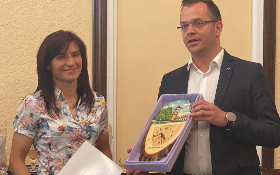 Стойка Кръстева развя знамето на Добрич