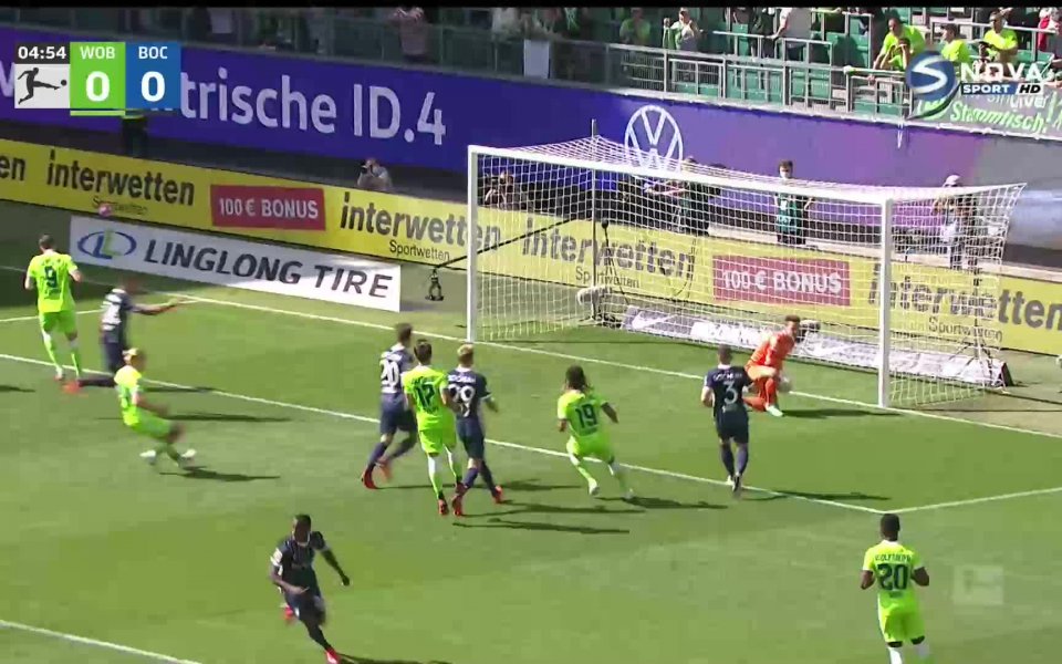 Волфсбург започна сезона в Бундеслигата с минимална победа над гостуващия