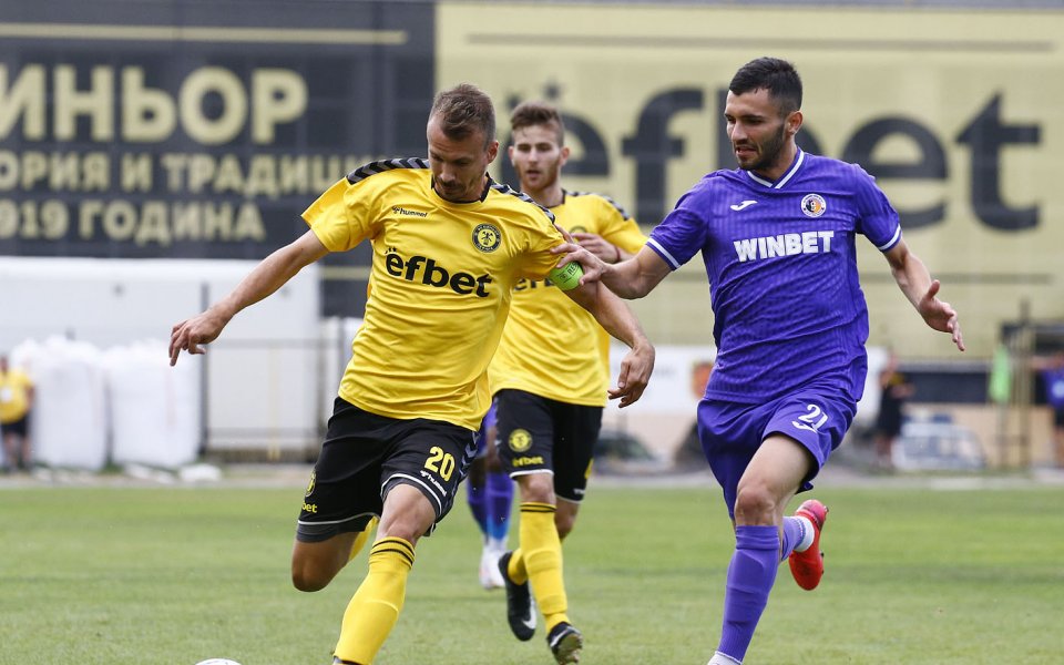 Отборът на Миньор посреща Монтана в дербито на Втора лига.