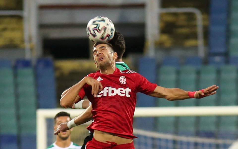 Сериозни проблеми има пред треньора на ЦСКА 1948 Мирослав Миндев