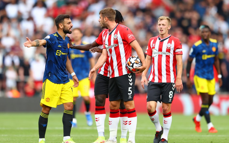 Отборите на Саутхемптън и Манчестър Юнайтед си дават спор в