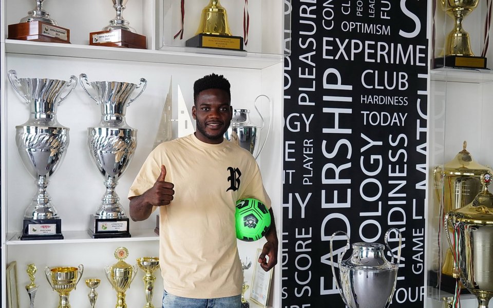 Лудогорец официално представи последното национала на Ангола Мануел Луис да