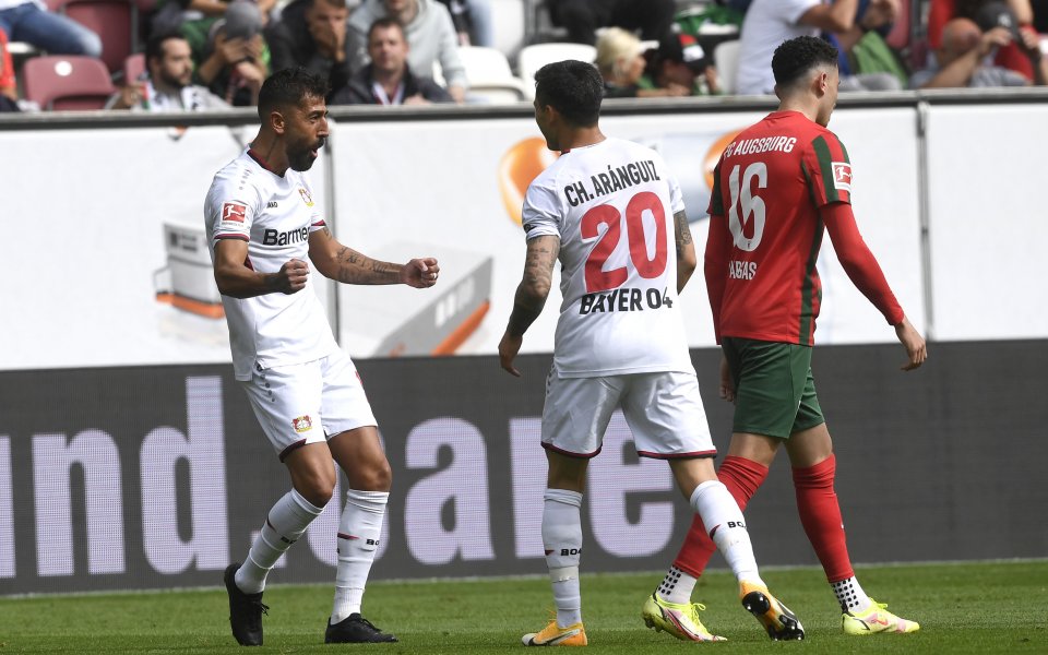 Байер Леверкузен разби Аугсбург с 4:1, за да оглави класирането