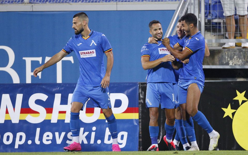 Левски продължава да търси усилено централен защитник, който да подсили